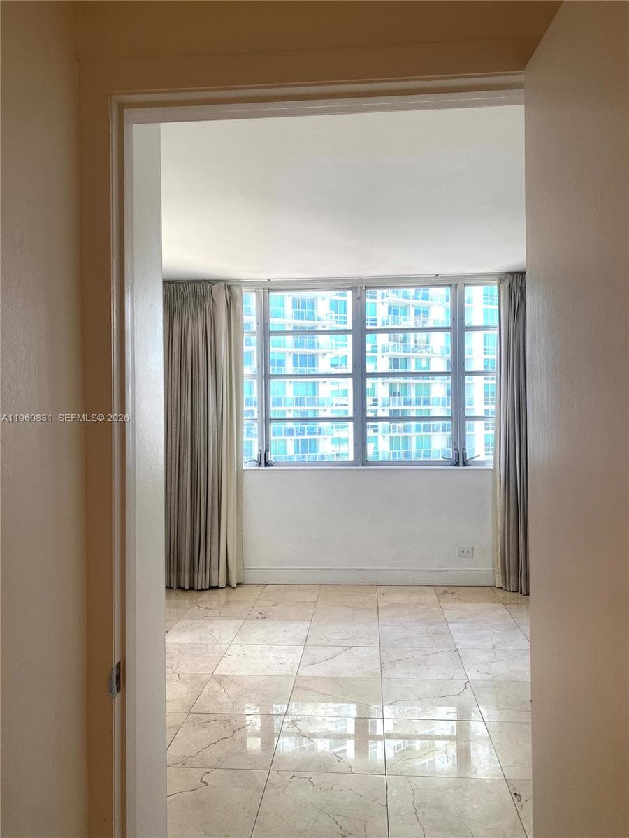 BRICKELL BAY TOWER CONDO · #1217 in Miami - Photo 6