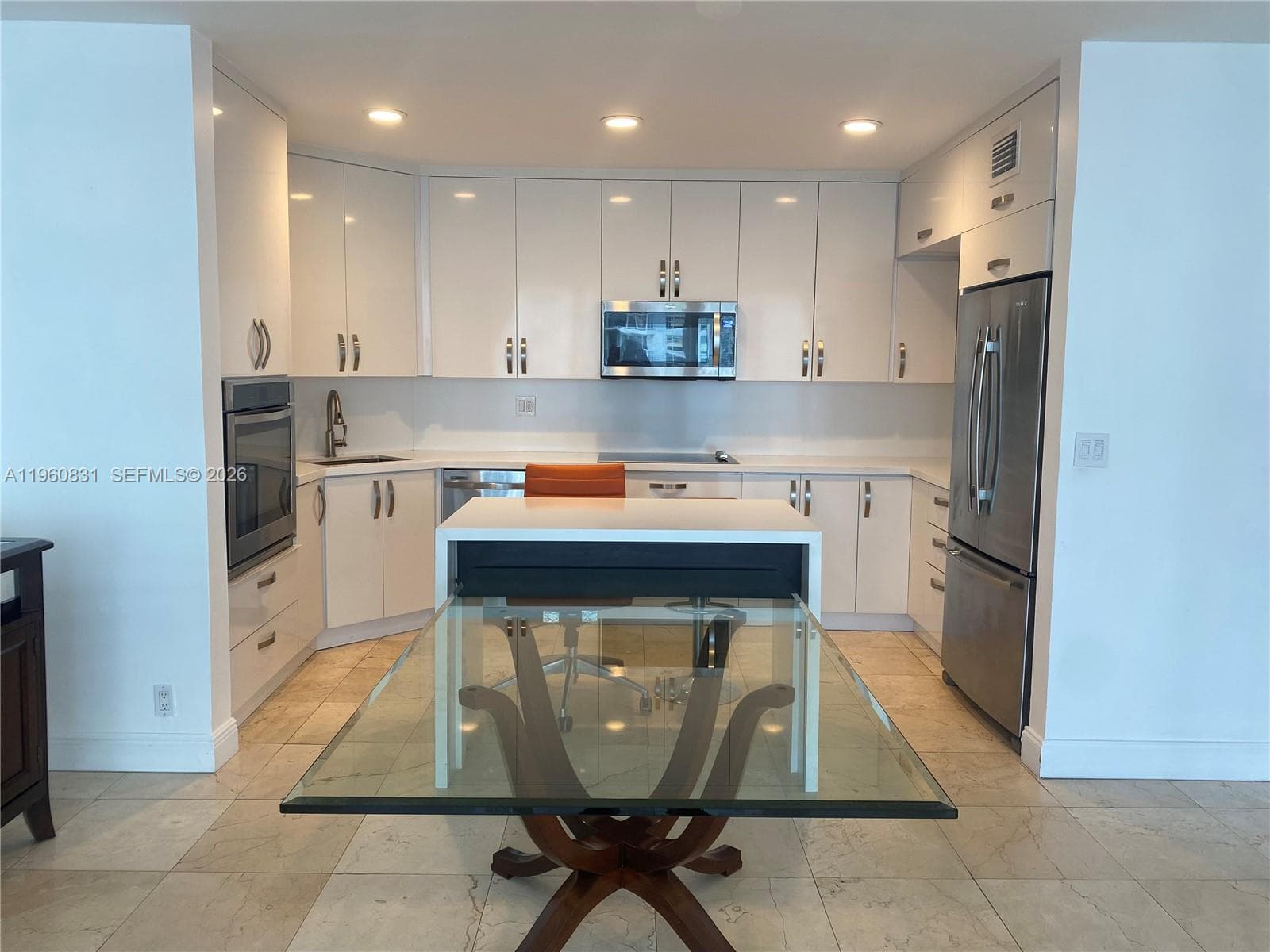 BRICKELL BAY TOWER CONDO · #1217 in Miami - Photo 3