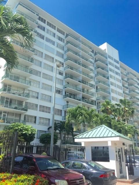 BRICKELL BAY TOWER CONDO · #1217 in Miami - Photo 19