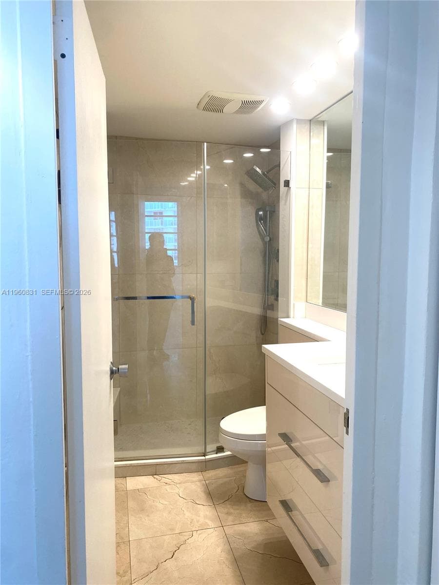 BRICKELL BAY TOWER CONDO · #1217 in Miami - Photo 8