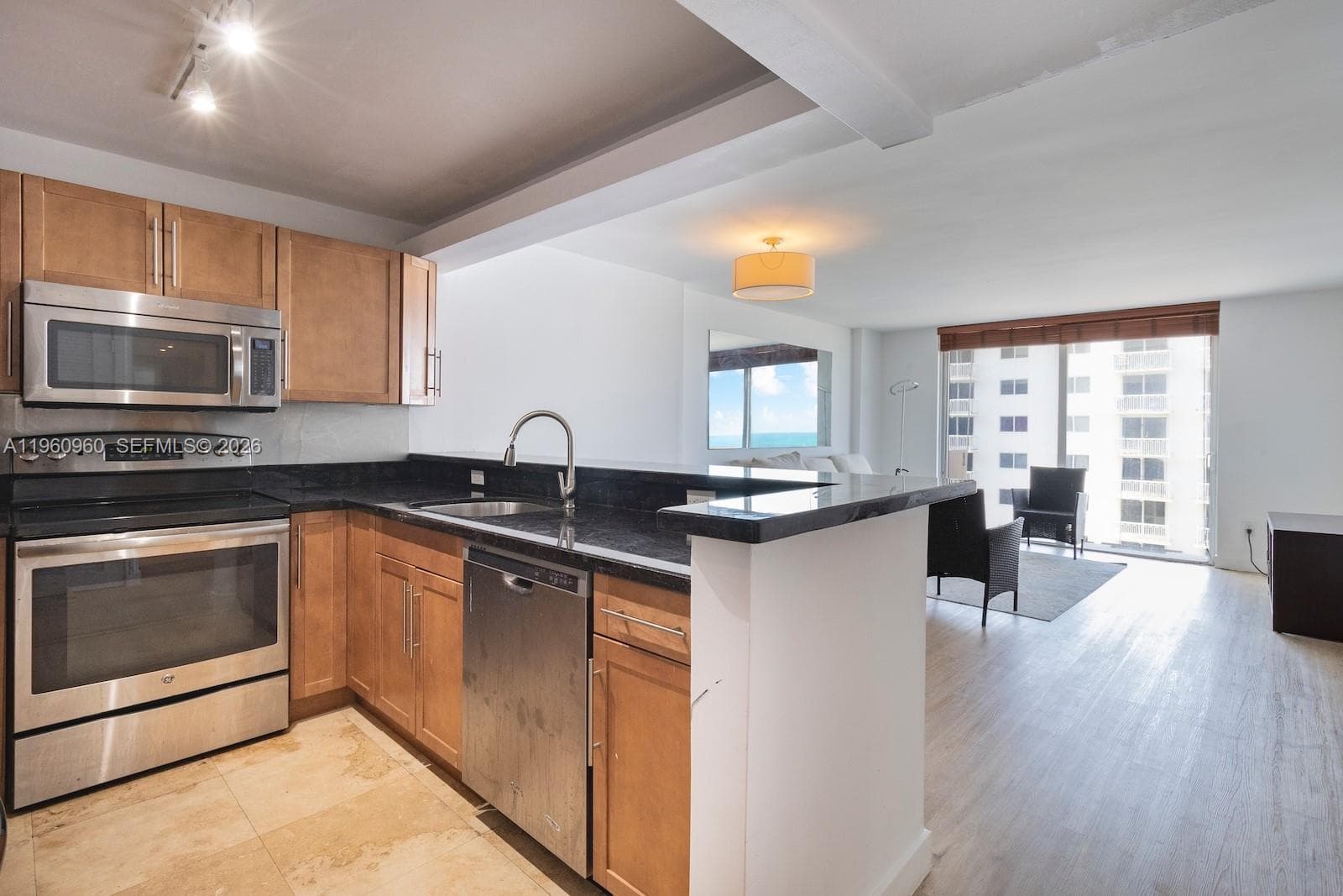 OCEAN POINT CONDO · #819 in Miami Beach - Photo 2