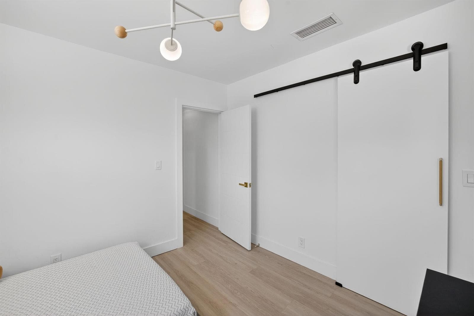 51-web-or-mls-A699A9303