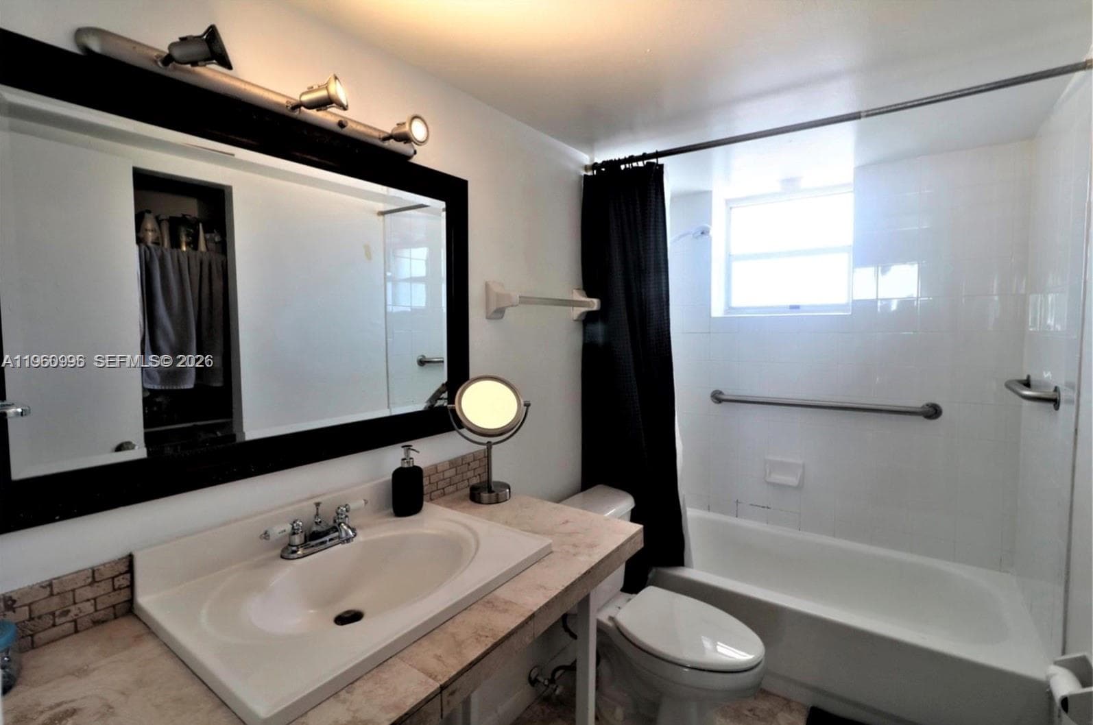 ISLAND SHORES CONDO · #707 in North Miami Beach - Photo 6