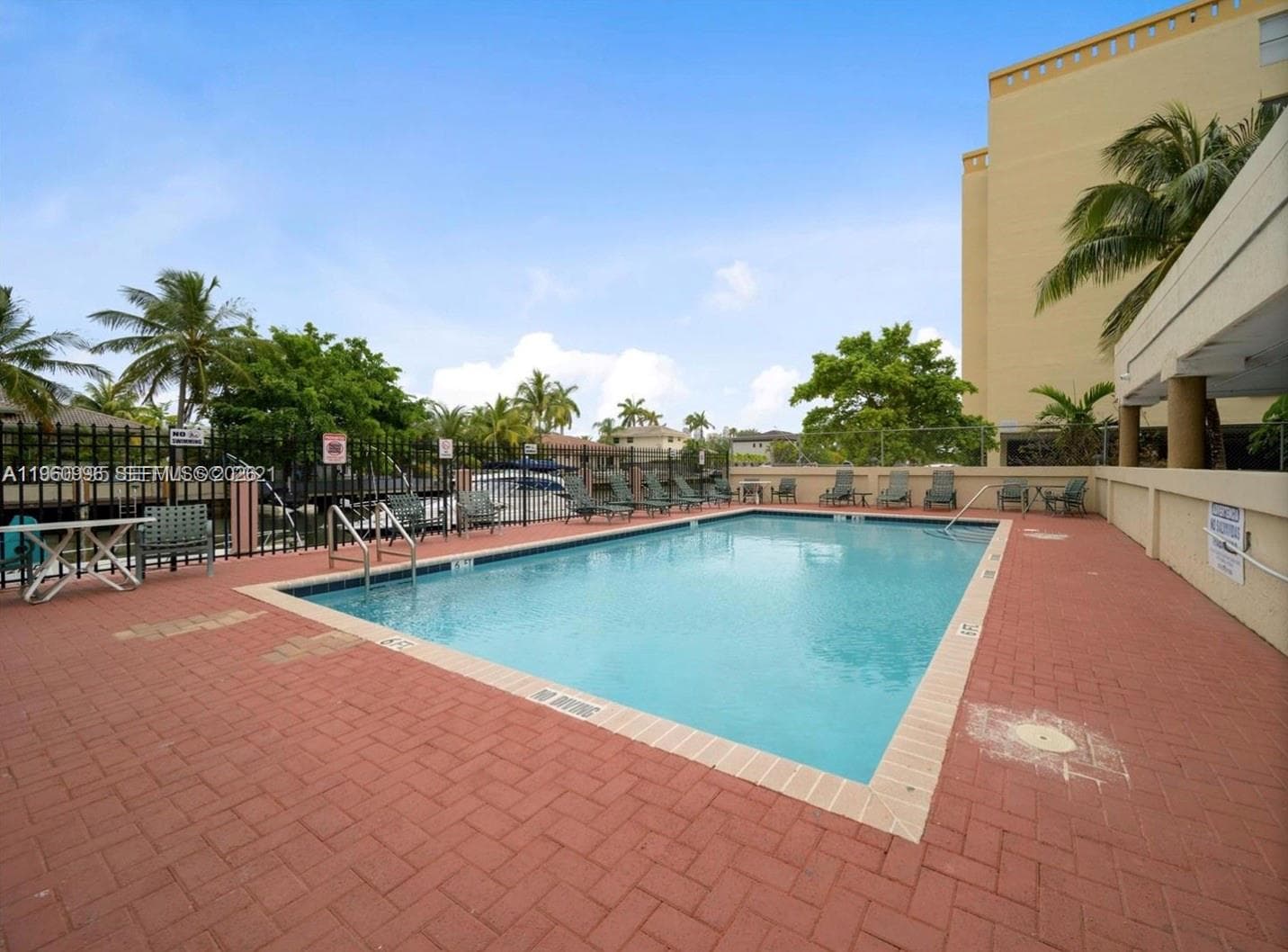 ISLAND SHORES CONDO · #707 in North Miami Beach - Photo 10