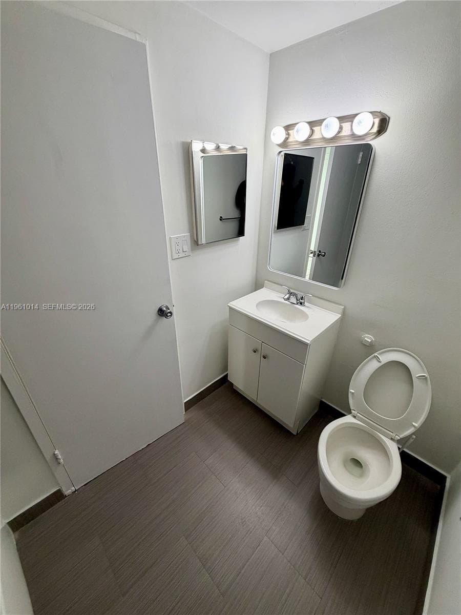 BAY PARK TOWERS CONDO · #509 in Miami - Photo 9
