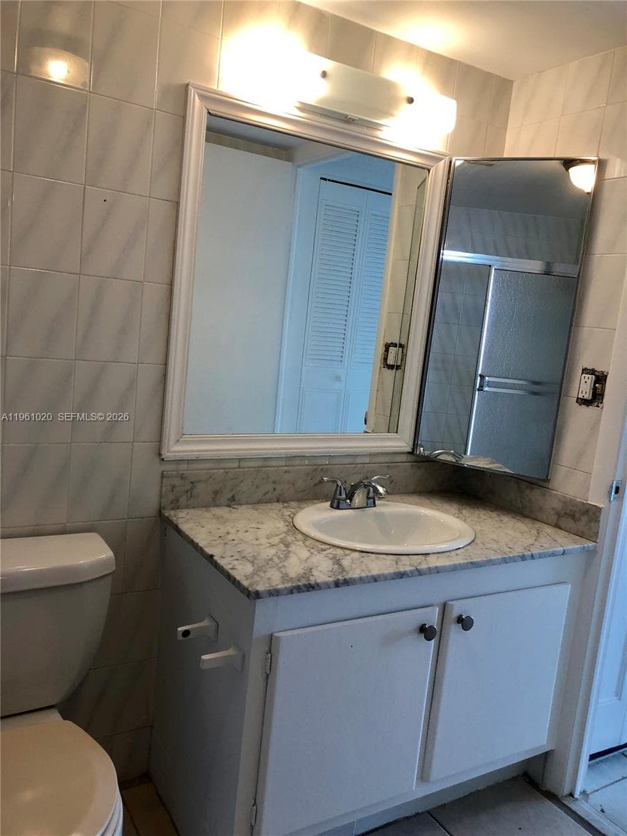 WILSHIRE CONDO · #804E in Miami - Photo 9