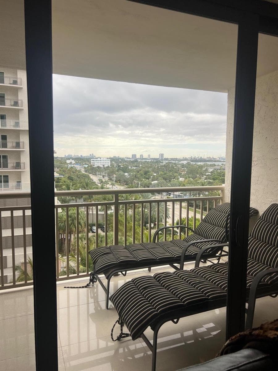 Balcony & Intracoastal View