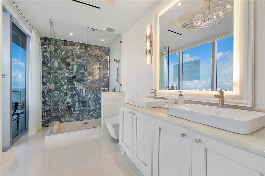 GUEST BATHROOM