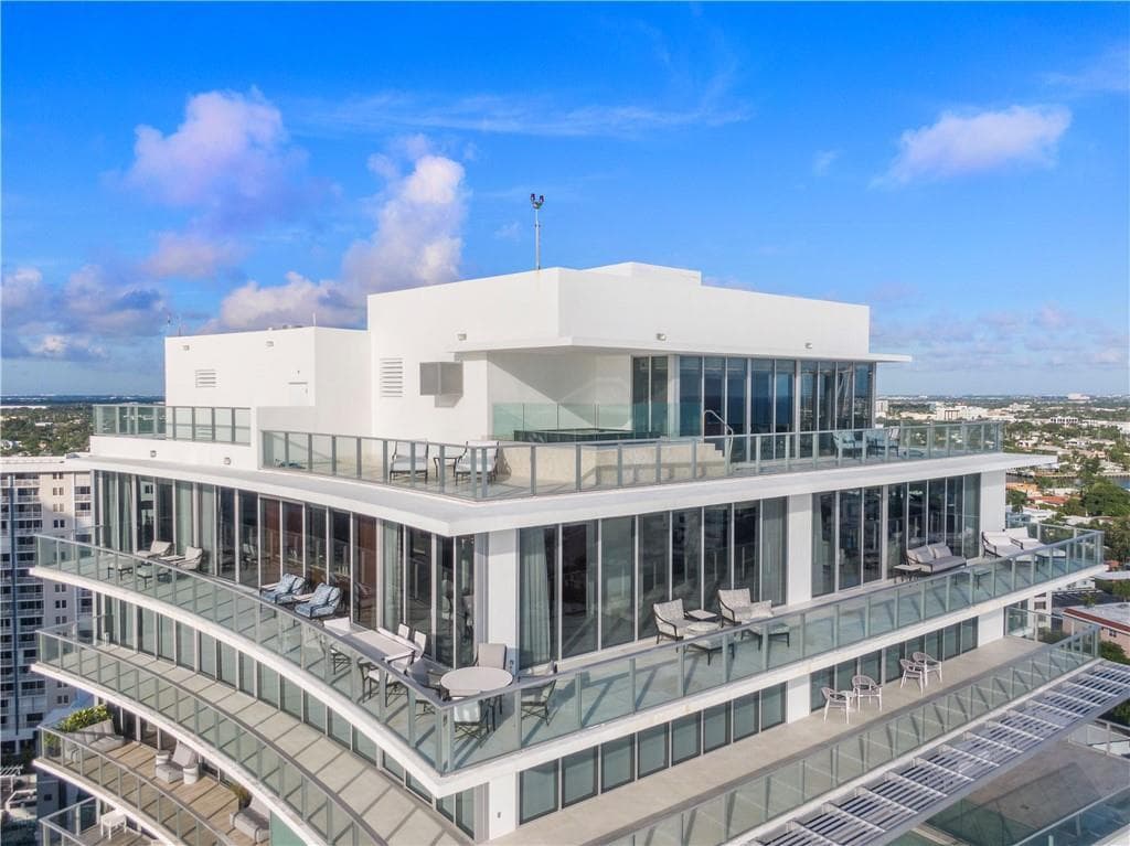 N1701 2 STORY GRAND PENTHOUSE