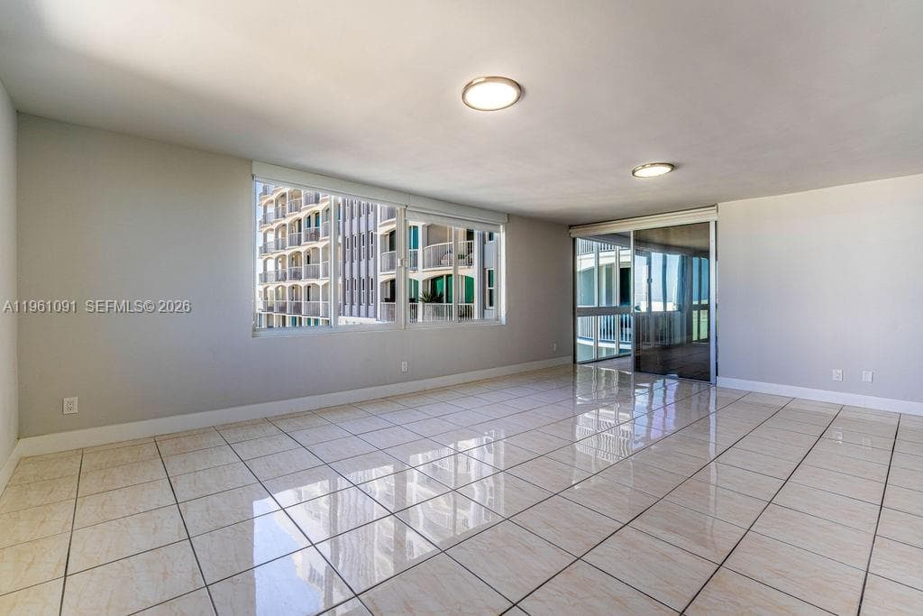 THE CARRIAGE HOUSE CONDO · #919 in Miami Beach - Photo 5