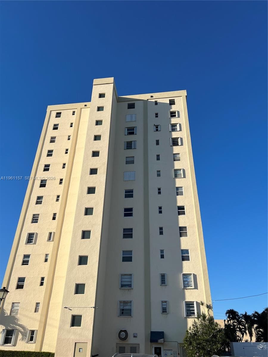 VICTORIA PARK TOWER CONDO · #306 in Fort Lauderdale - Photo 2