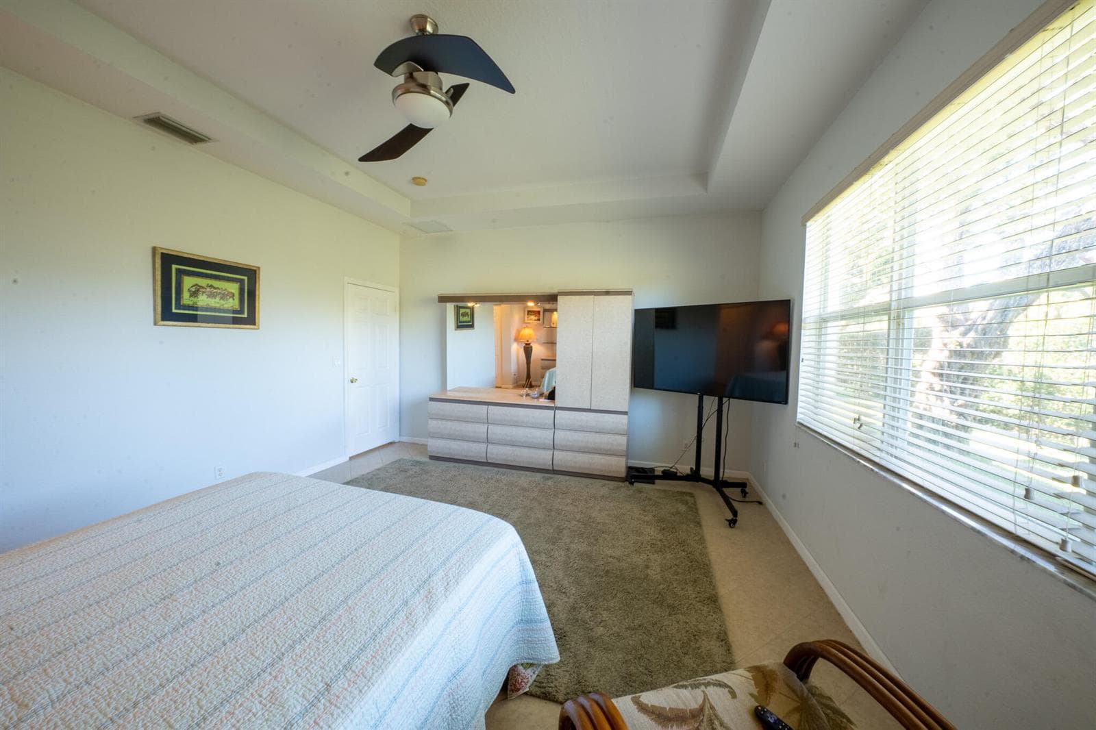 2BR05843-HDR-2