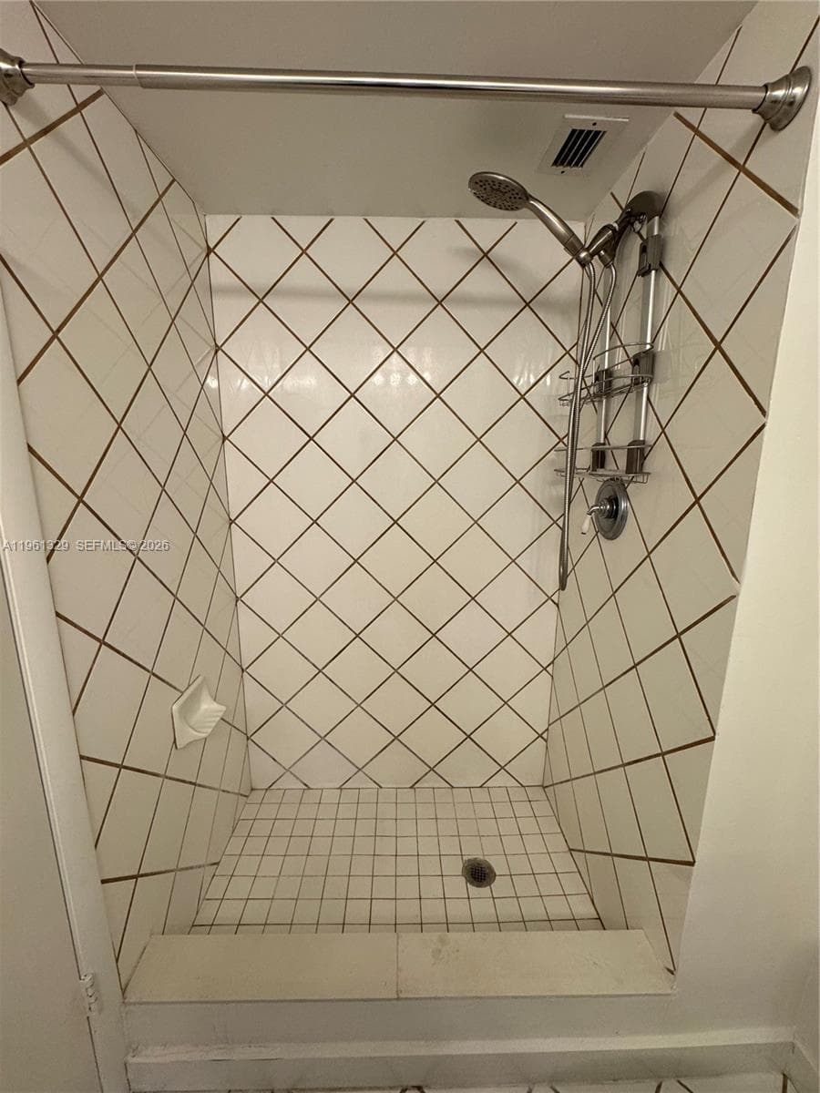 DEL PRADO MARINA · #1701 in Aventura - Photo 15