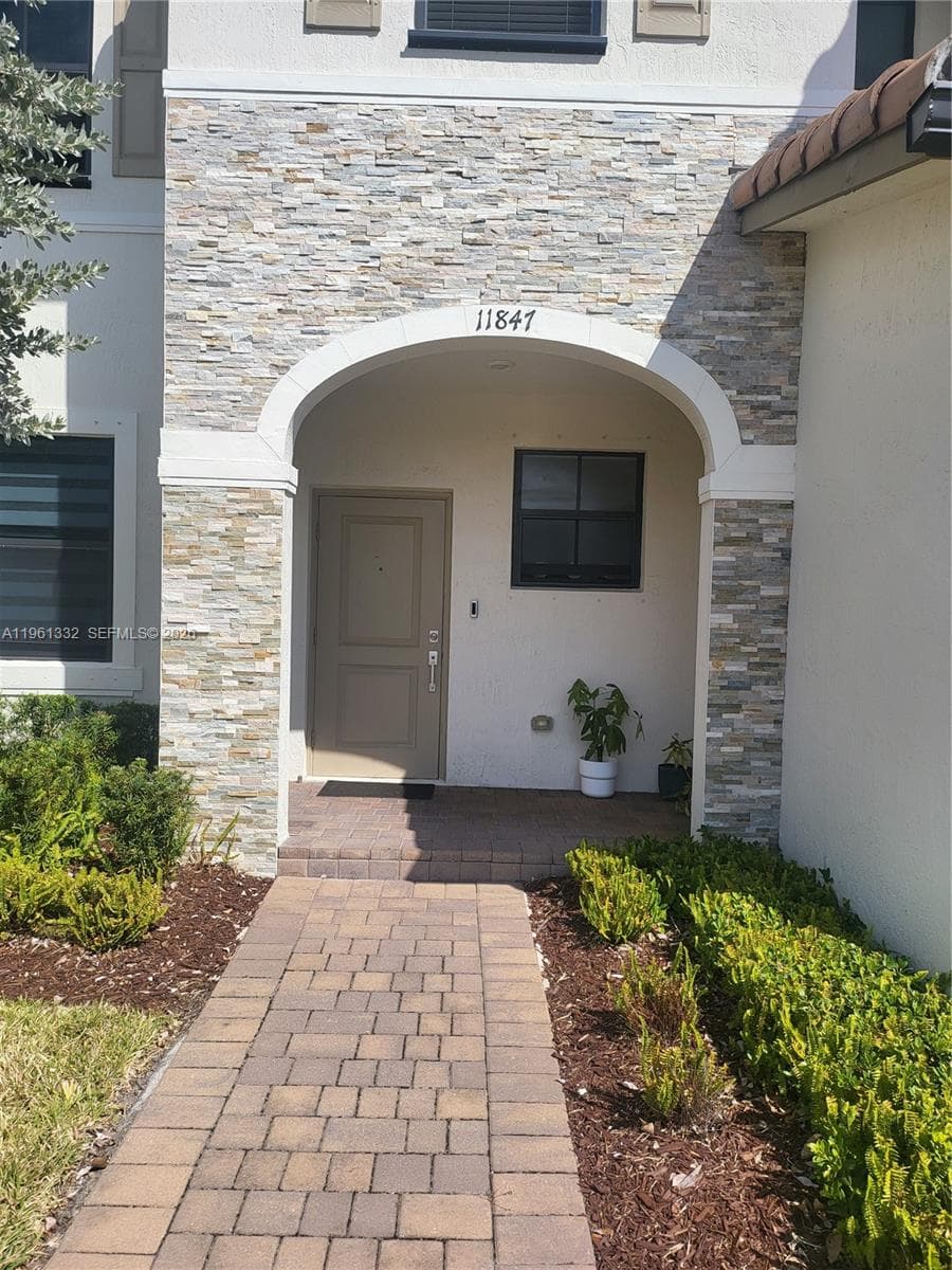 11847 SW 246th Ter photo 1
