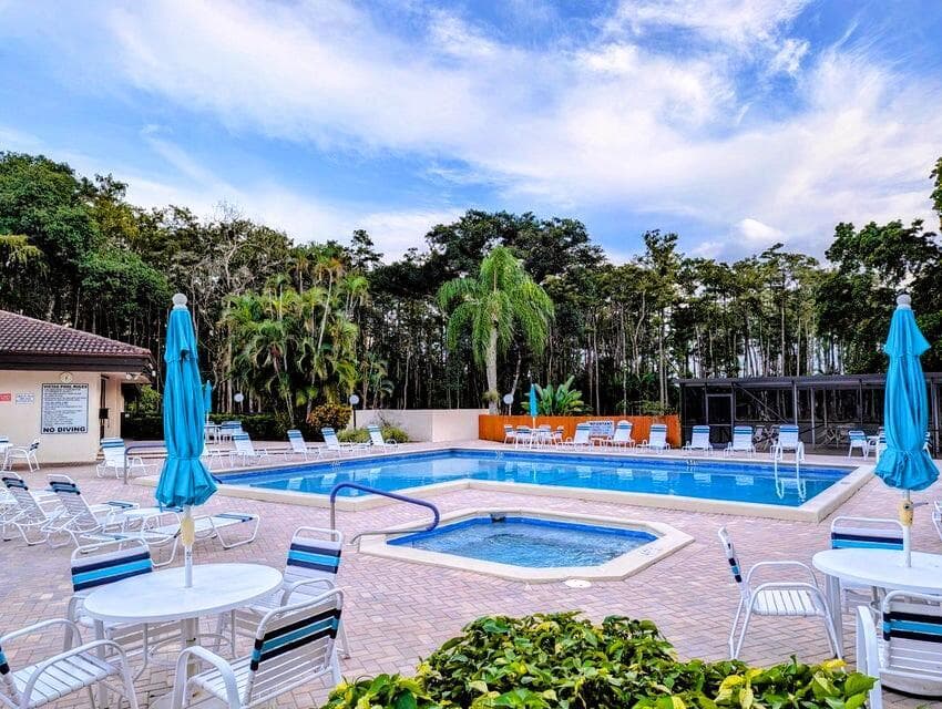 CLUB POOL