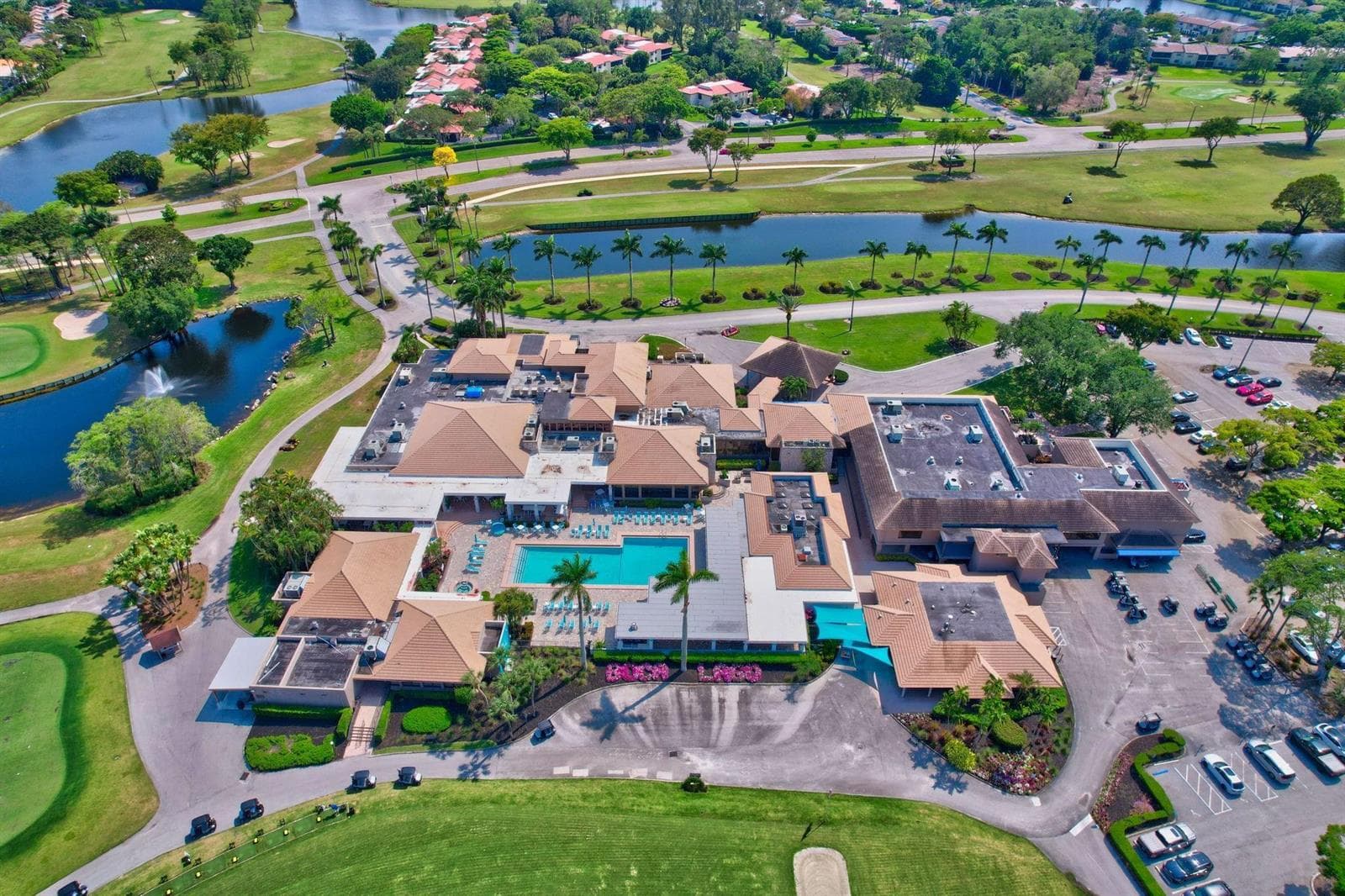 BOCA LAFO C.C. AMENITIES