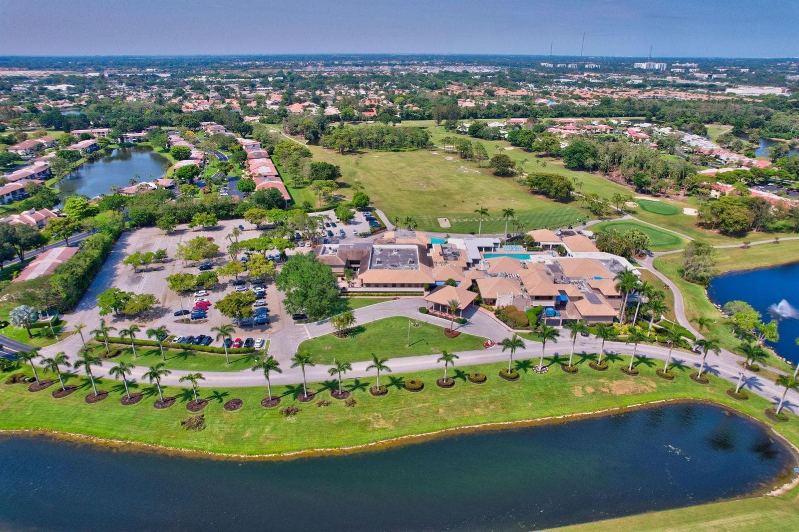 BOCA LAGO C.C. AMENITIES