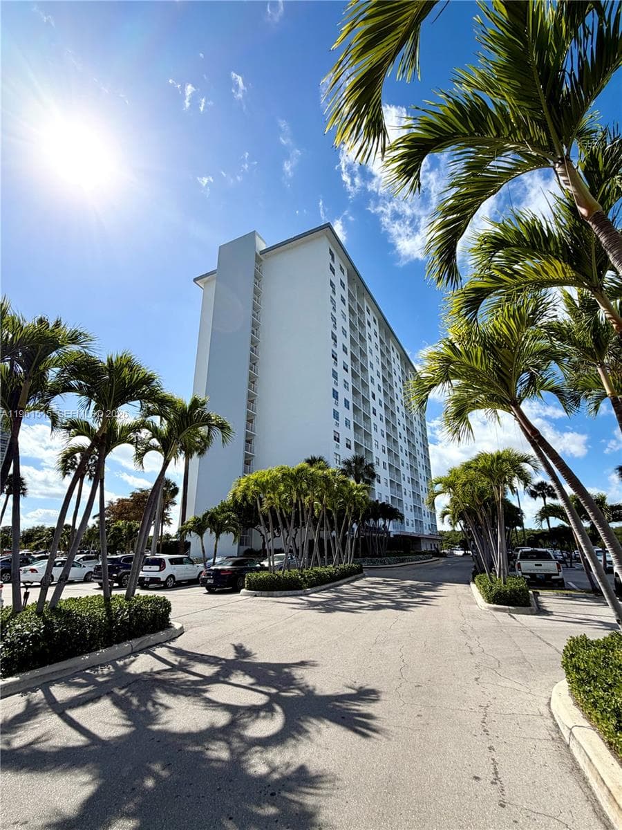 COASTAL TOWERS CONDO · #524 in Sunny Isles Beach - Photo 19