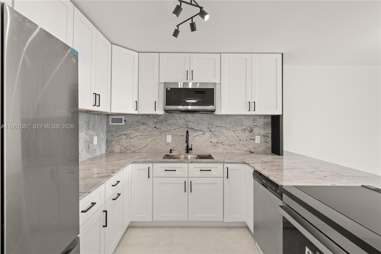 PARKER DORADO CONDO · #717 in Hallandale Beach - Photo 6