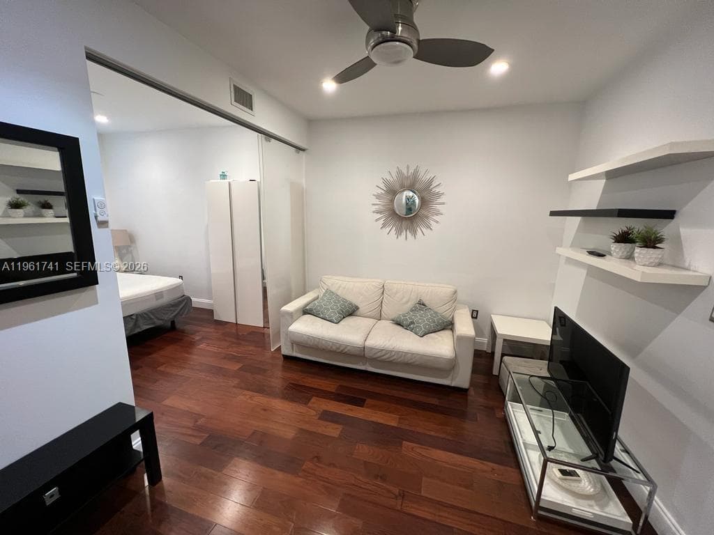 526 15th St · #4 in Miami Beach - Photo 6