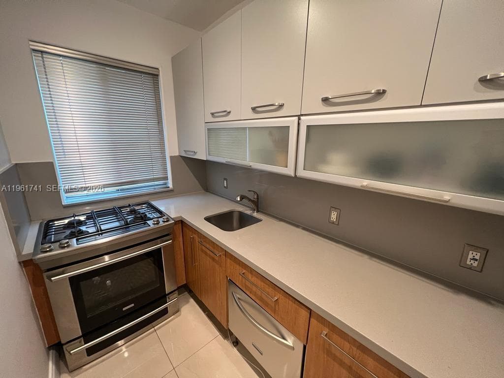 526 15th St · #4 in Miami Beach - Photo 7