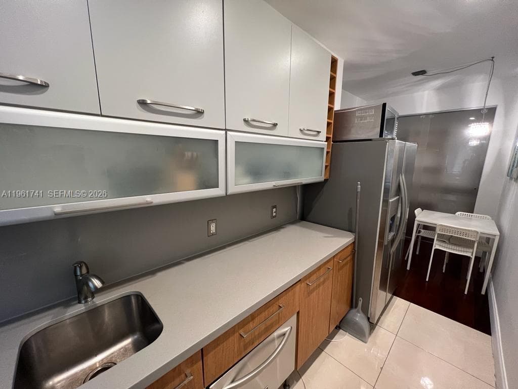 526 15th St · #4 in Miami Beach - Photo 8