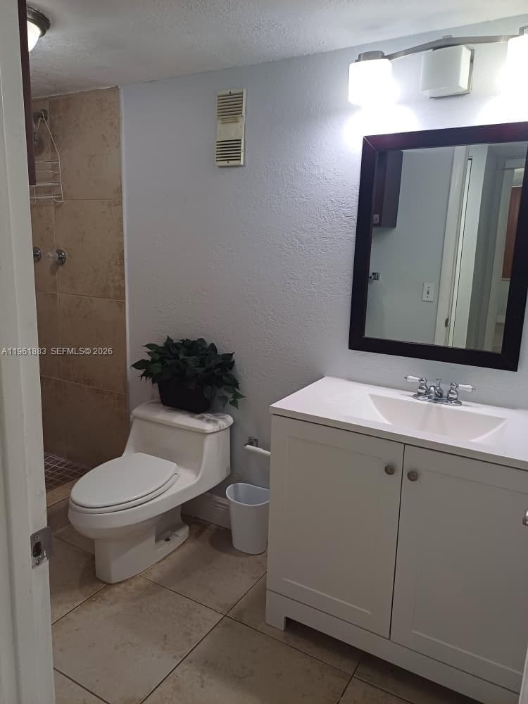 COCO WOOD CONDO · #119 in Miami - Photo 16
