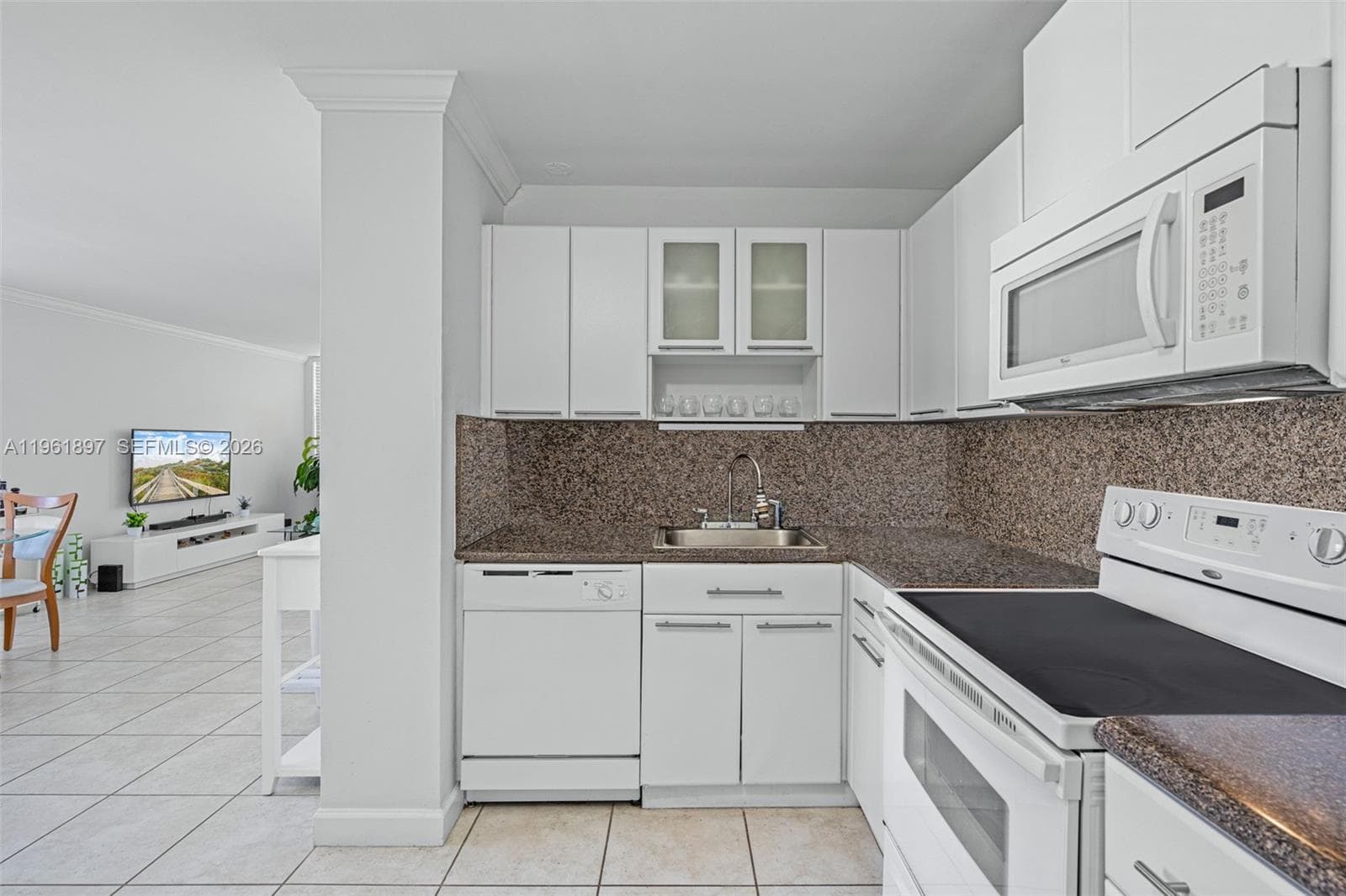 Villa Bay Vistas · #203 in Miami Beach - Photo 14