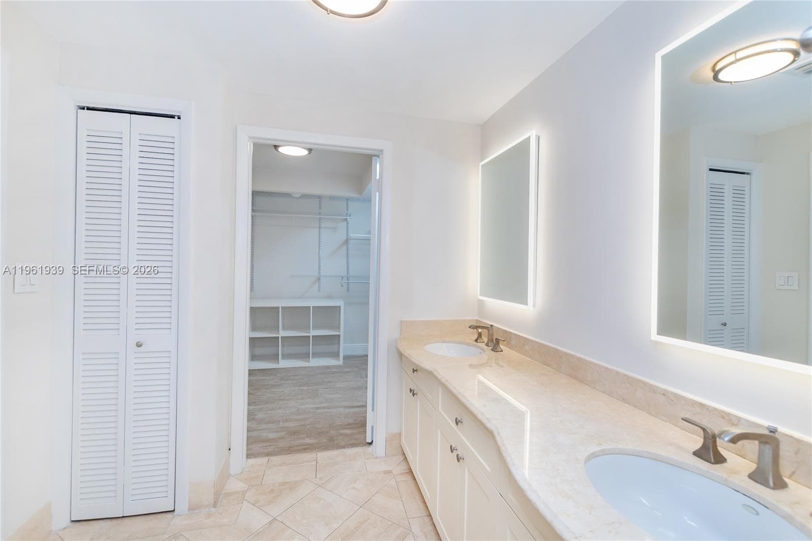 310 Harbor Ct photo 16