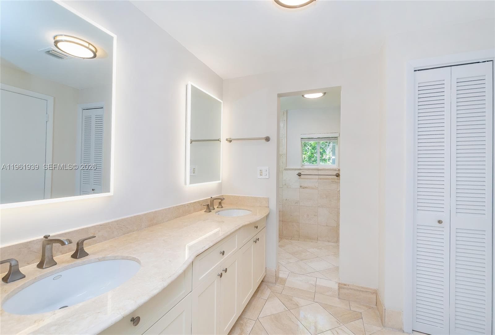 310 Harbor Ct photo 15