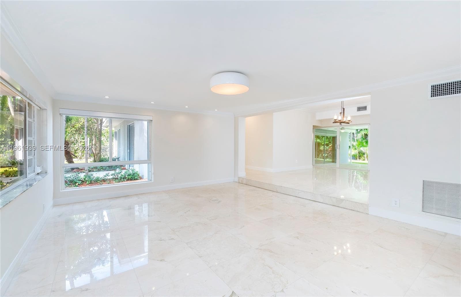 310 Harbor Ct photo 4