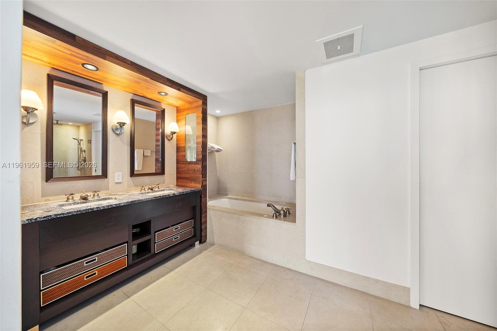 Carillon Miami Beach · #2307/10 in Miami Beach - Photo 15
