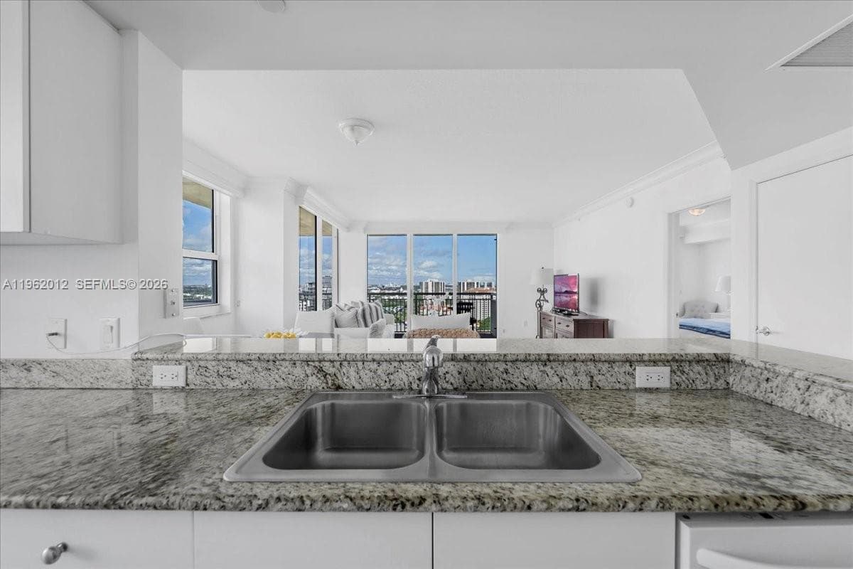 TURNBERRY ON THE GREEN · #2513 in Aventura - Photo 9