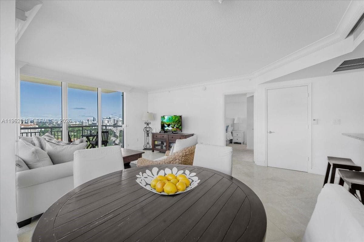 TURNBERRY ON THE GREEN · #2513 in Aventura - Photo 11