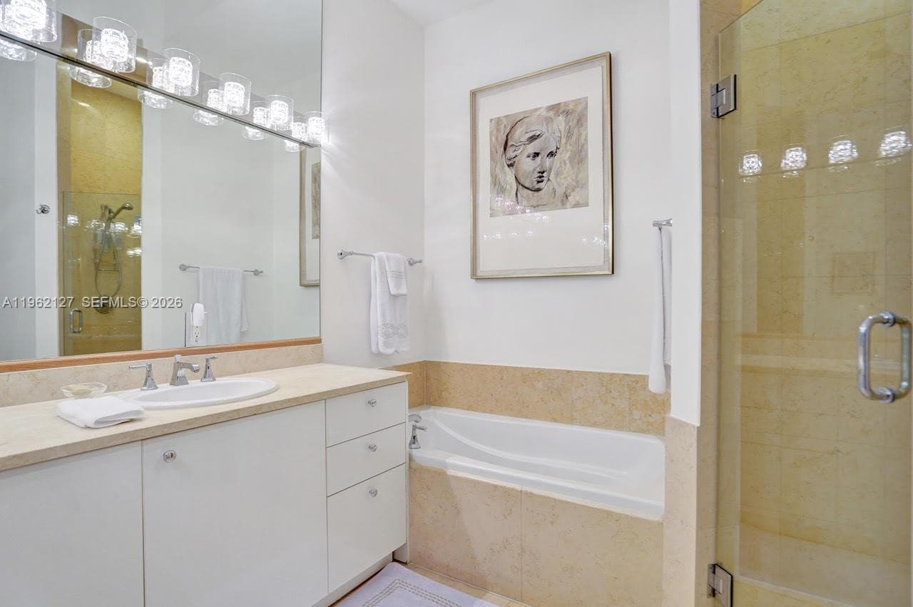 TURNBERRY VILLGE · #112 in Aventura - Photo 12