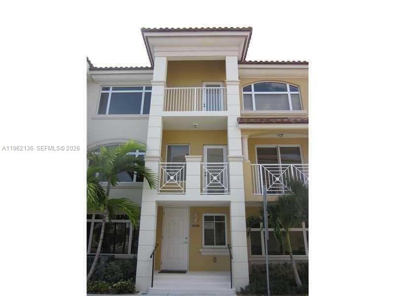 18402 NE 27 CT #124 photo 2