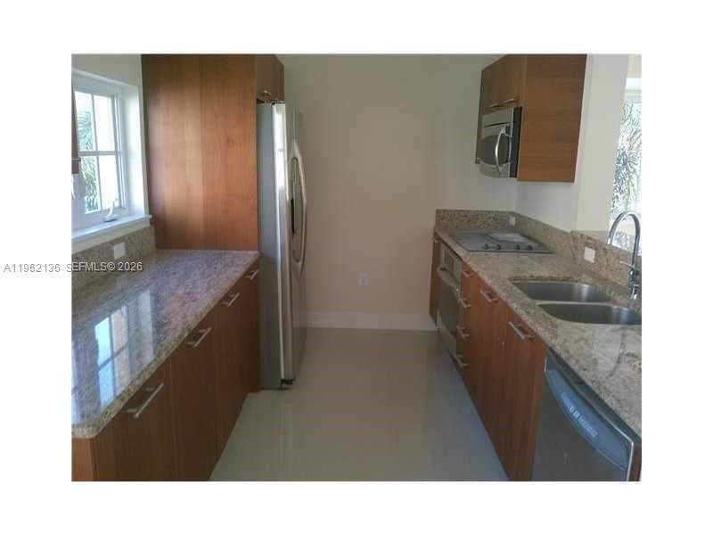 18402 NE 27 CT #124 photo 5