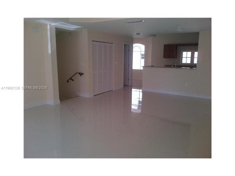 18402 NE 27 CT #124 photo 4
