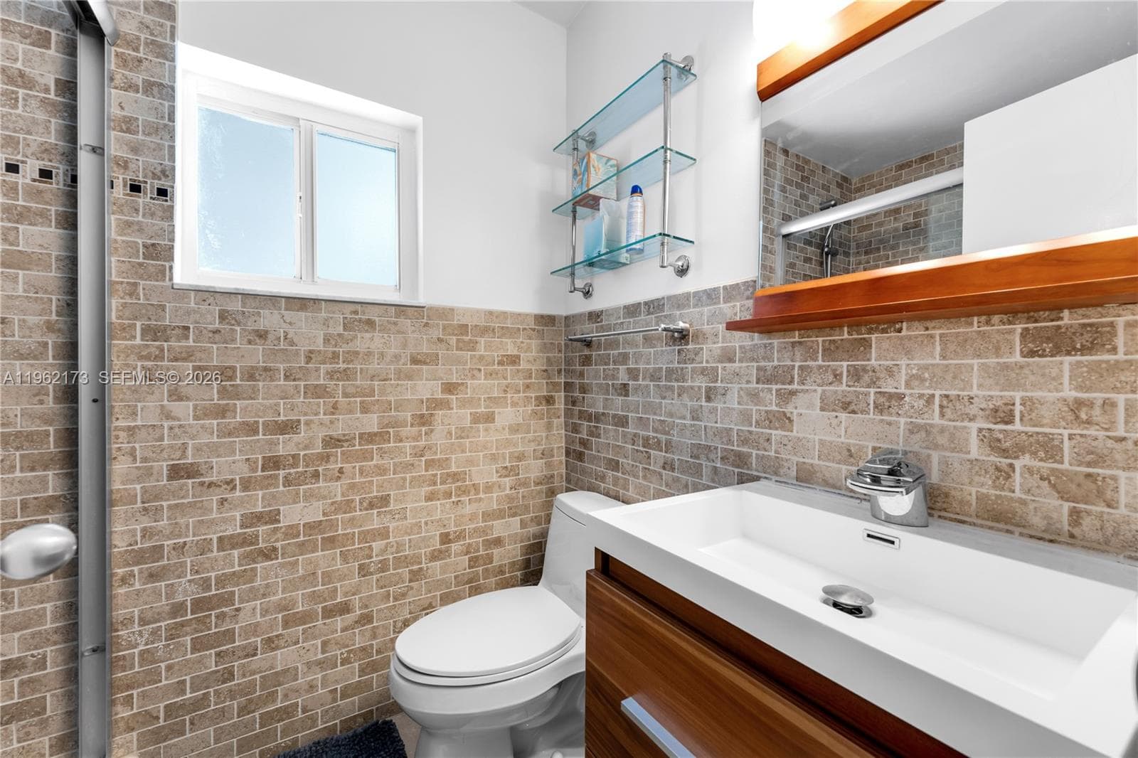 Cottage Full Bathroom