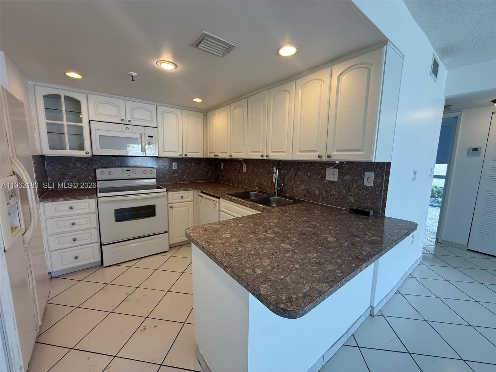 PARK BEACH CLUB CONDO · #207 in Miami Beach - Photo 12