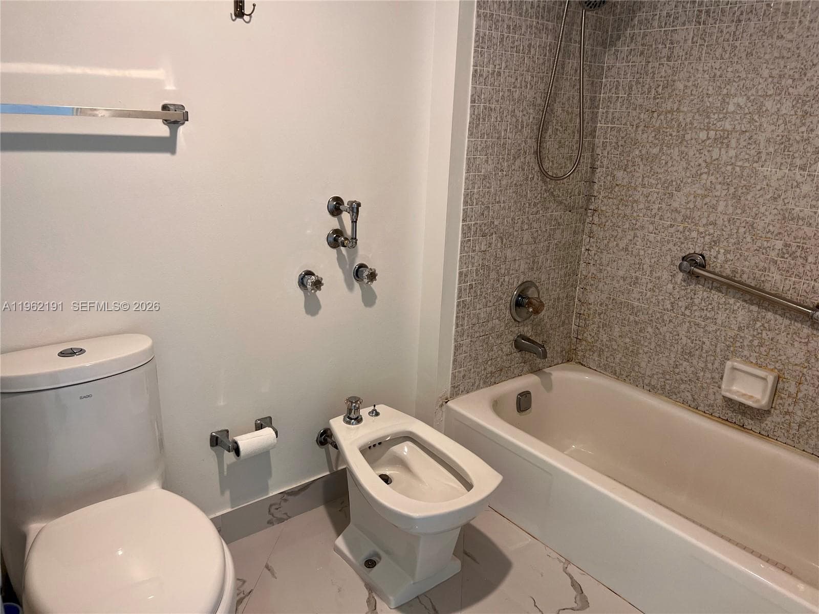 WINSTON TOWERS 600 CONDO · #912 in Sunny Isles Beach - Photo 10