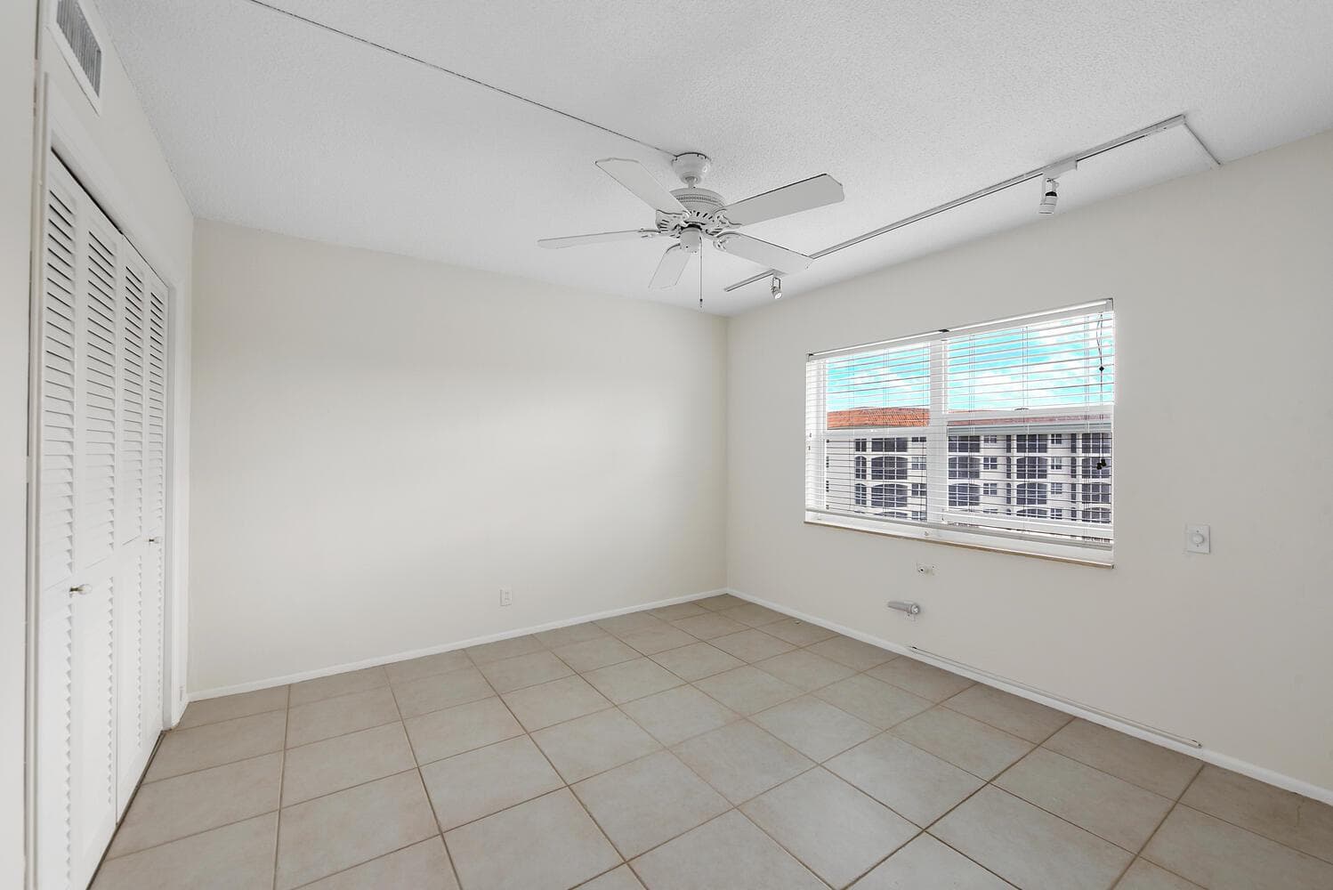 2871 N Ocean Blvd Apt F429-large-012-038