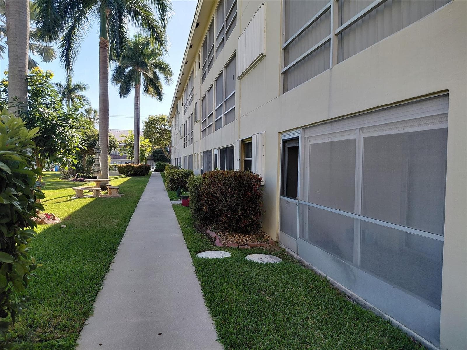 EXTERIOR BACK