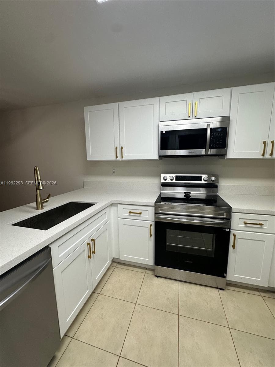 PALM GARDENS CONDO · #609 in Miami - Photo 5
