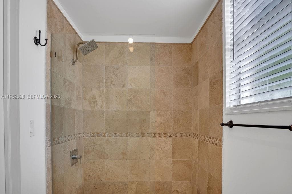 Venetian Villas · #204 in Miami Beach - Photo 15