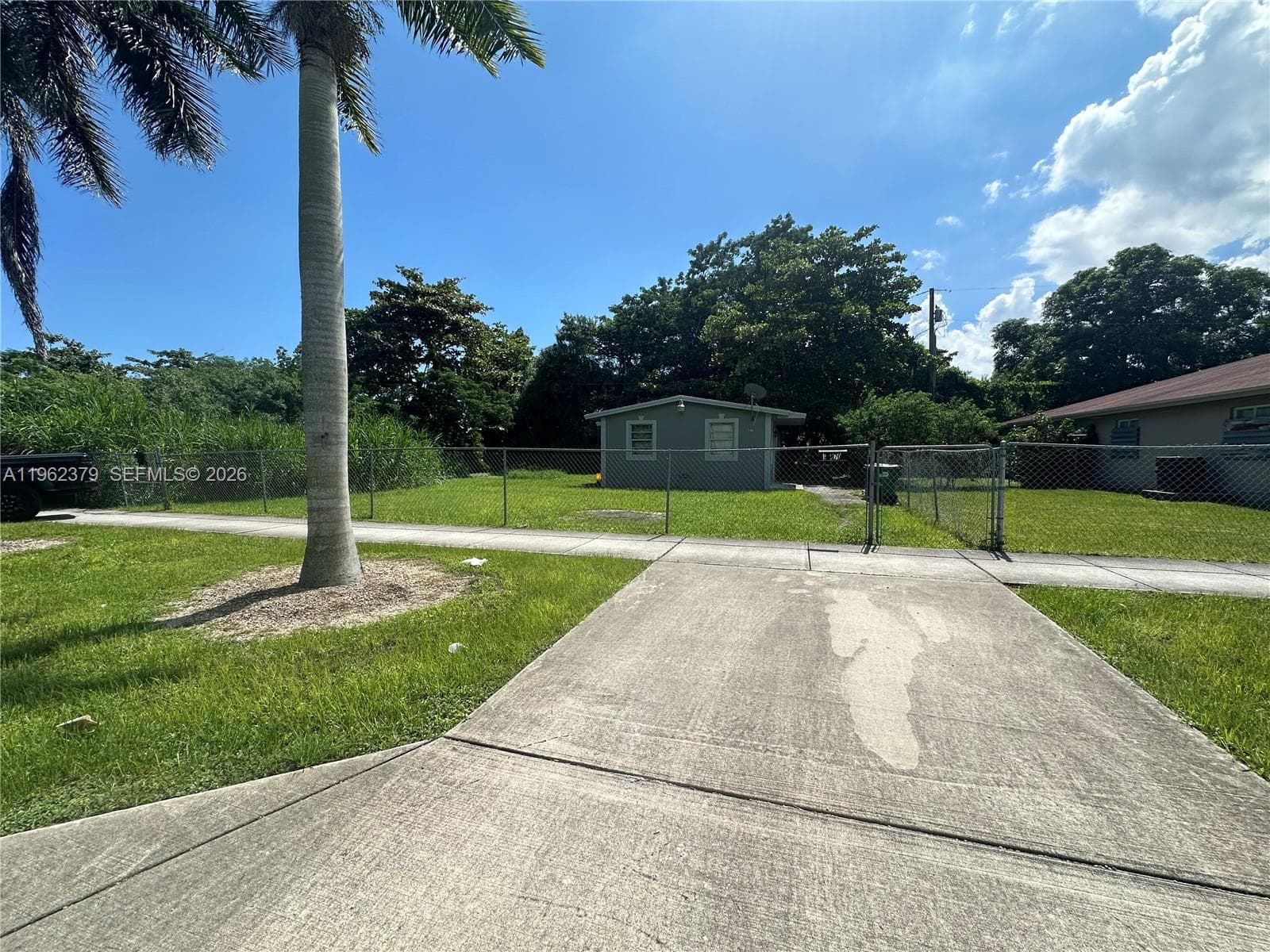 10070 SW 176th St photo 2
