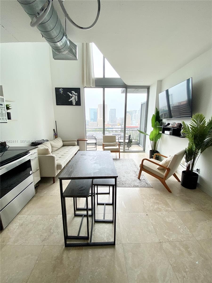 NEO VERTIKA CONDO · #1715 in Miami - Photo 4