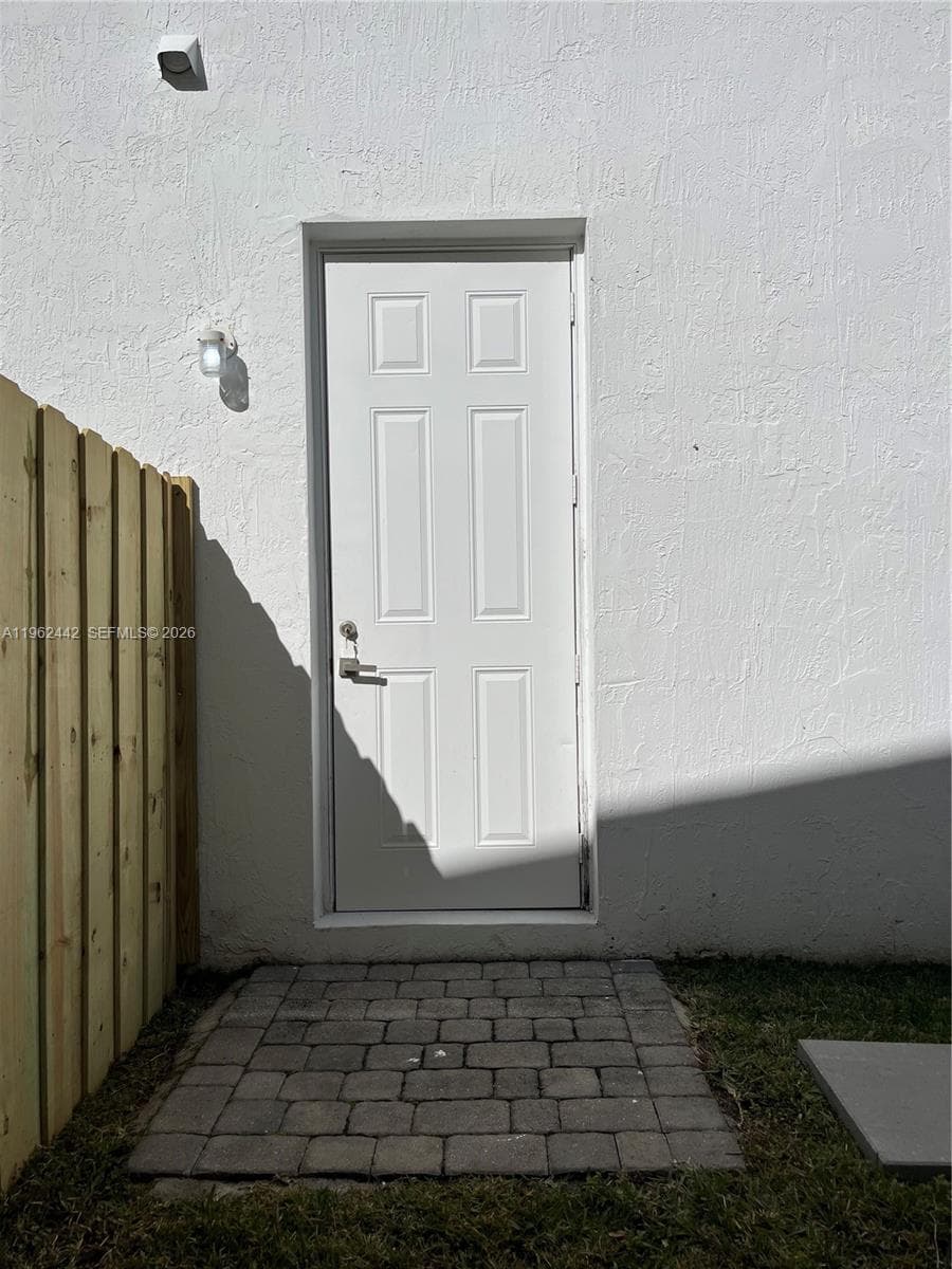 238 NE 31st Ave #Efficiency photo 2