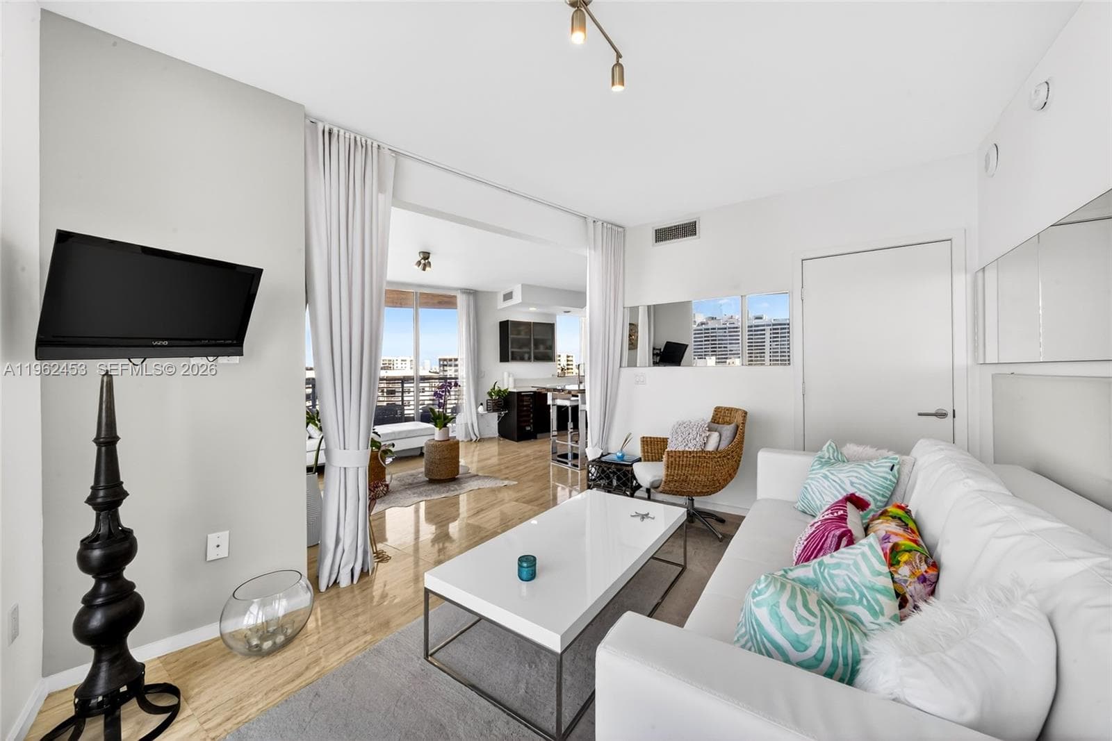 CAPRI SOUTH BEACH CONDO · #1001 in Miami Beach - Photo 8