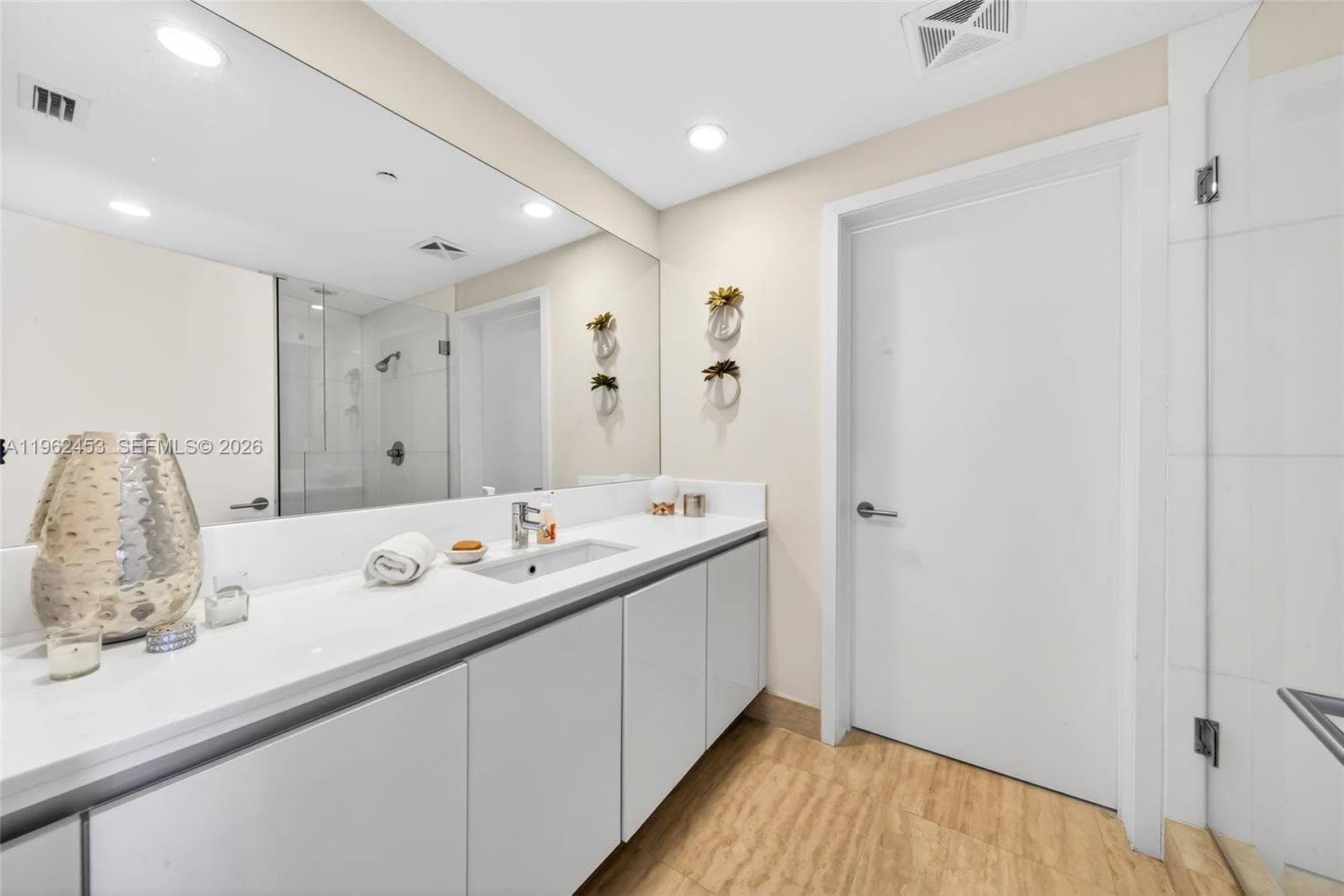 CAPRI SOUTH BEACH CONDO · #1001 in Miami Beach - Photo 25